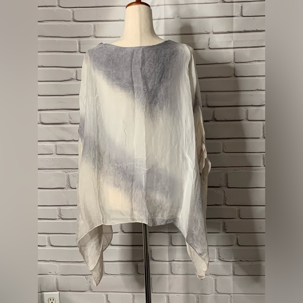 Elegant Gray and White Women's Top - Picture 4 of 15